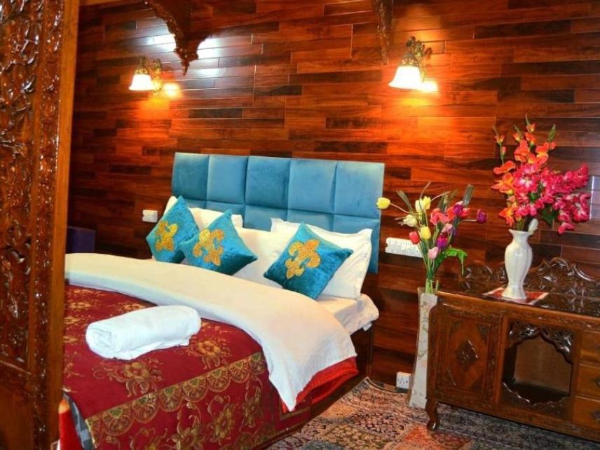 New Lakes Crown Group Of Houseboats Srīnagar Стая снимка